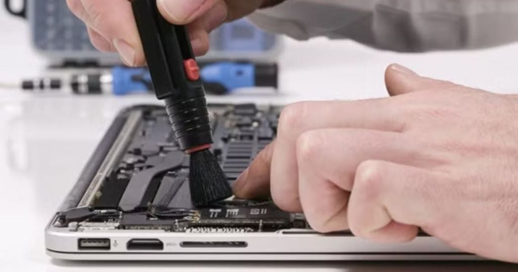 Dịch vụ vệ sinh laptop quận Tân Bình
