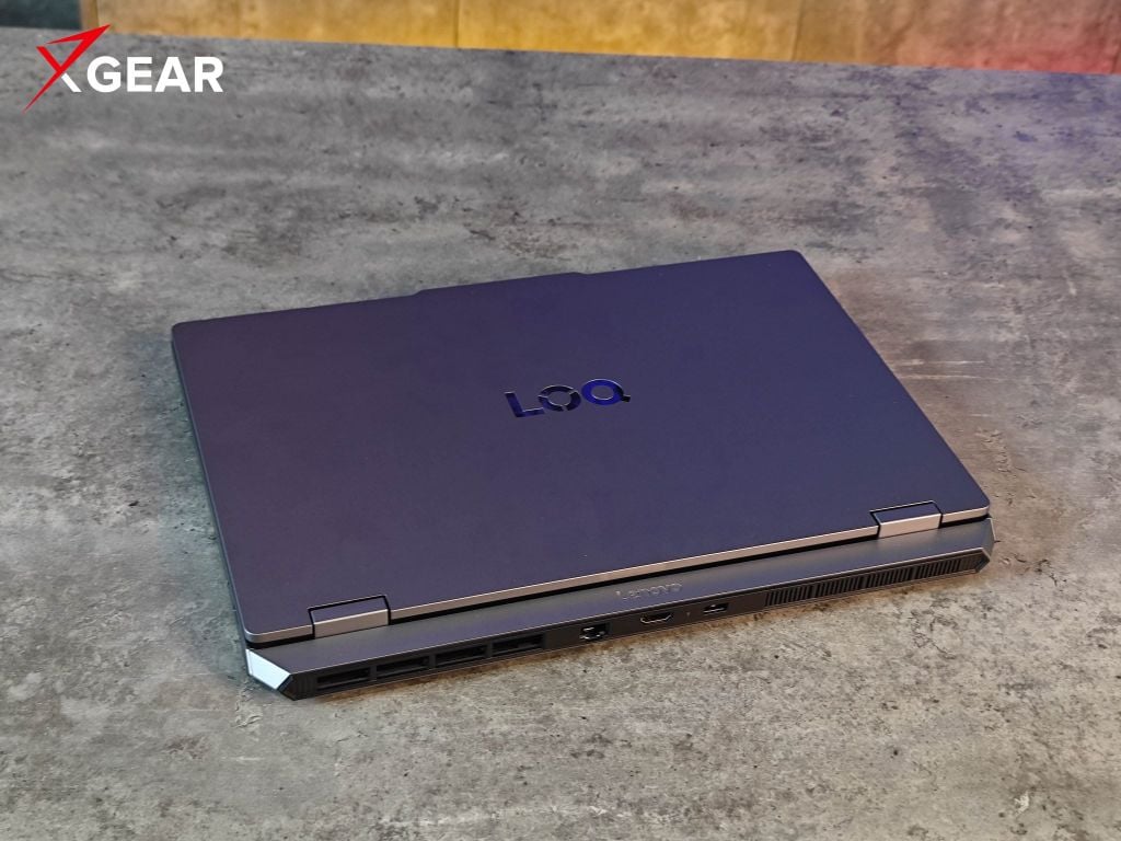 LOQ Essential 15IRX11 được thiết kế từ PC - ABS mang lại chất liệu bền bỉ nhẹ nhàng