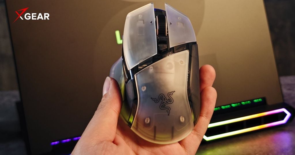 Razer Basilisk V3 Pro 35K Phantom White sở hữu thiết kế xuyên thấu độc đáo