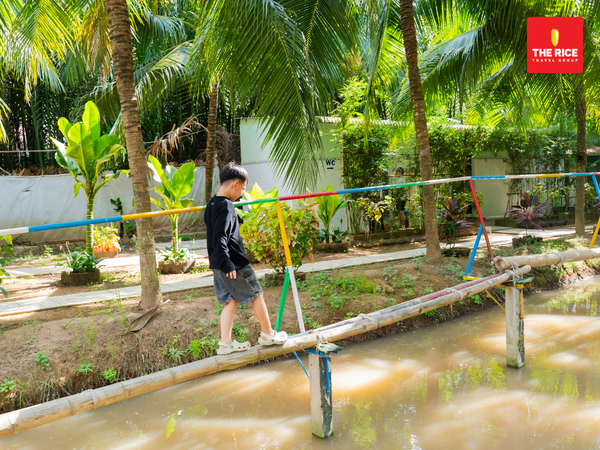 Khách có thể trải nghiệm các trò chơi dân gian vô cùng hấp dẫn