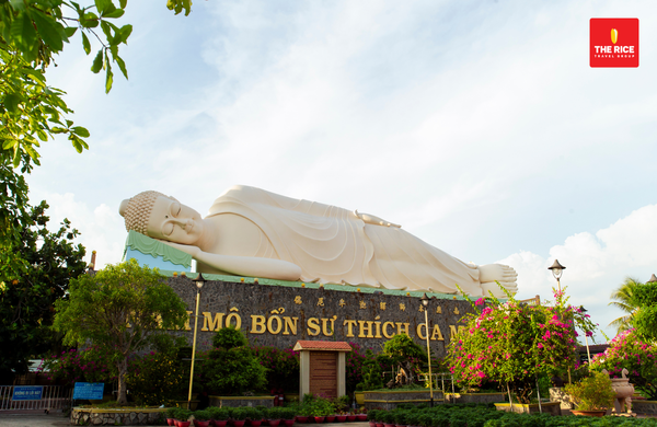 Chùa Vĩnh Tràng - điểm đến cuối cùng nhưng không kém phần đáng nhớ tại Tour Miền Tây