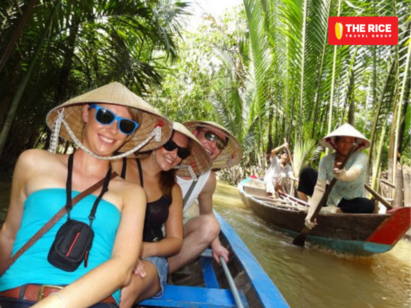 Tourists on a tour of Ben Tre can wear comfortable clothing for easy movement