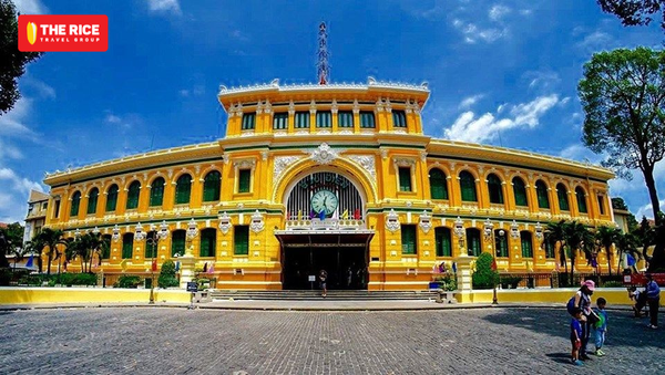 Bưu điện trung tâm thành phố - bạn đến đây vừa có thể tham quan vừa checkin thoải mái