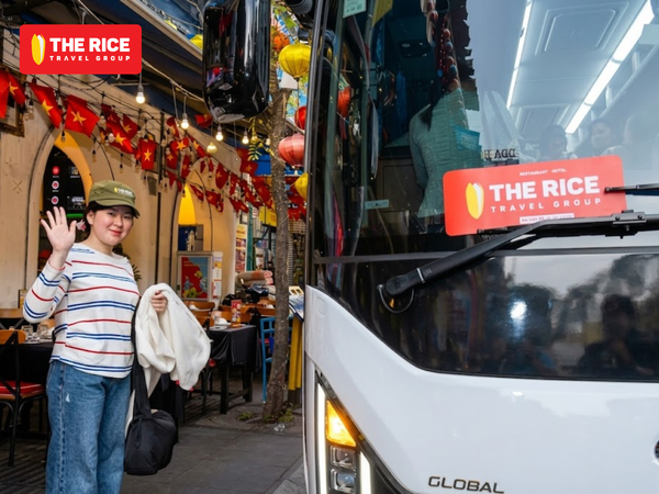 From just before 8 a.m., tourists had already arrived and checked in with great enthusiasm