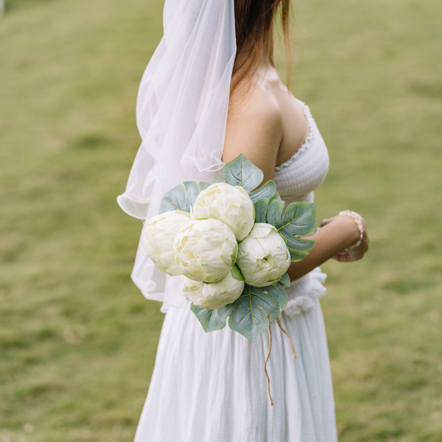 Bó hoa cưới sen trắng