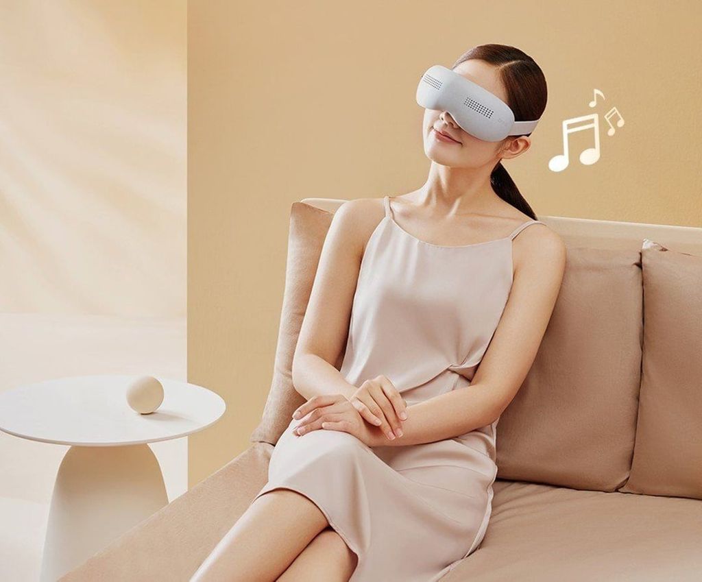 Hãy massage và thư giãn mắt hằng ngày (Nguồn ảnh: Internet)