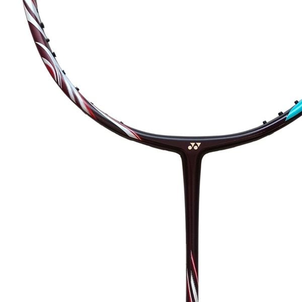 Yonex Astrox 100ZZ Kurenai — góc nhìn tổng thể cây vợt smash cứng của Shi Yu Qi
