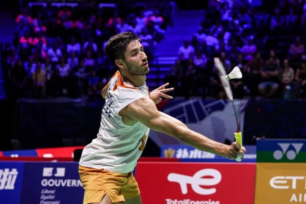 Weng Hong Yang (Trung Quốc) thắng Toma Junior Popov (Pháp) 3 set — trận quyết định chung kết Thomas Cup 2026