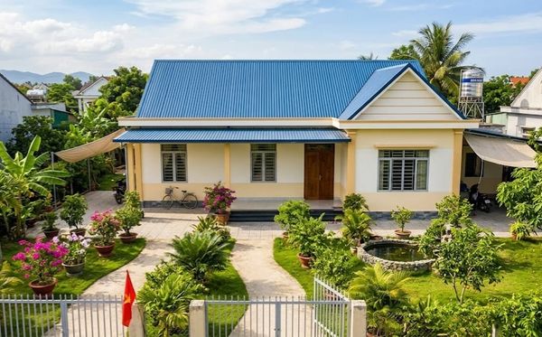 Nhà cấp 4 mái tôn 3 phòng ngủ có sân vườn