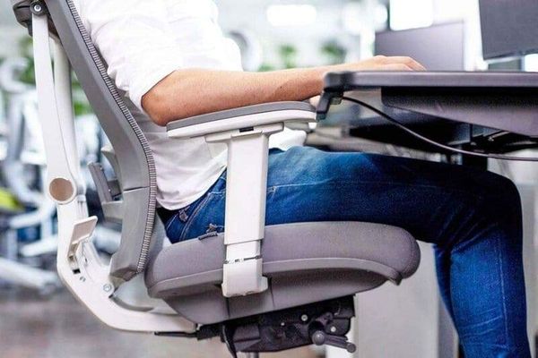 Thắt lưng của ghế công thái học là gì