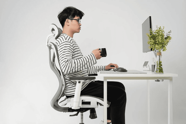 Kích thước ghế văn phòng chuẩn giúp hỗ trợ tuần hoàn máu