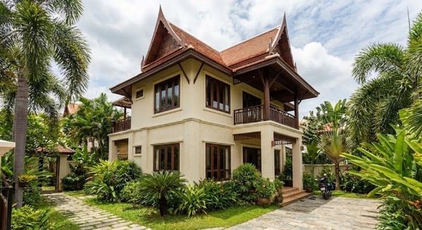 Mẫu nhà vuông 2 tầng 100m2 mái Thái