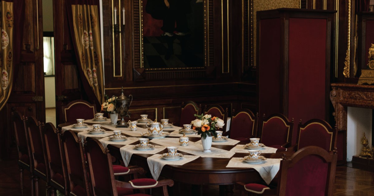 Phong Cách Nội Thất Cổ Điển Là Gì? Các Mẫu & Đặc Điểm Nổi Bật