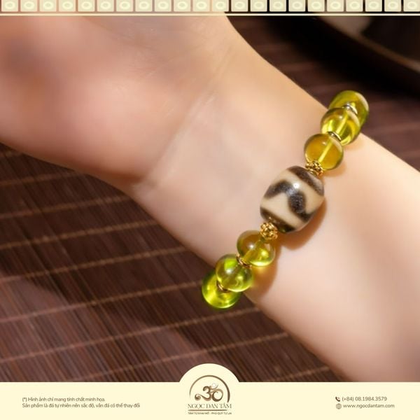 Trang sức Hổ Phách trong phong thuỷ hiện đại