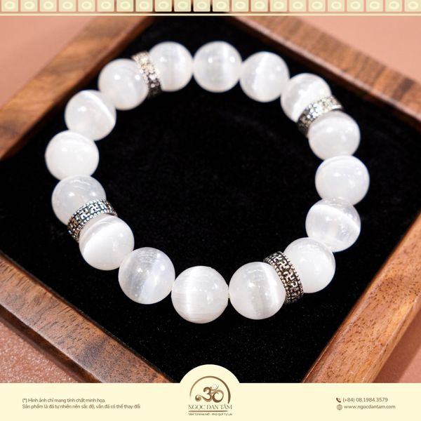 Quà tặng mẹ 20 10 Vòng Selenite phối Charm Bạc Chữ Vạn