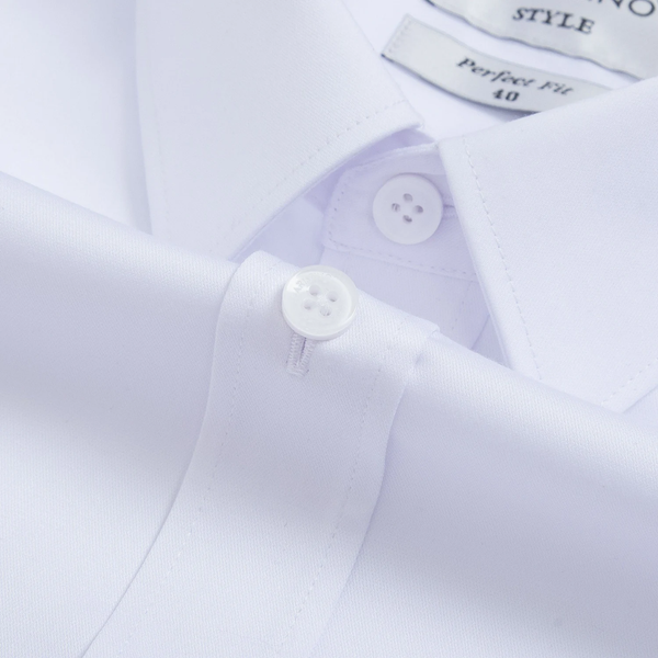 Chi tiết nút áo sơ mi trắng