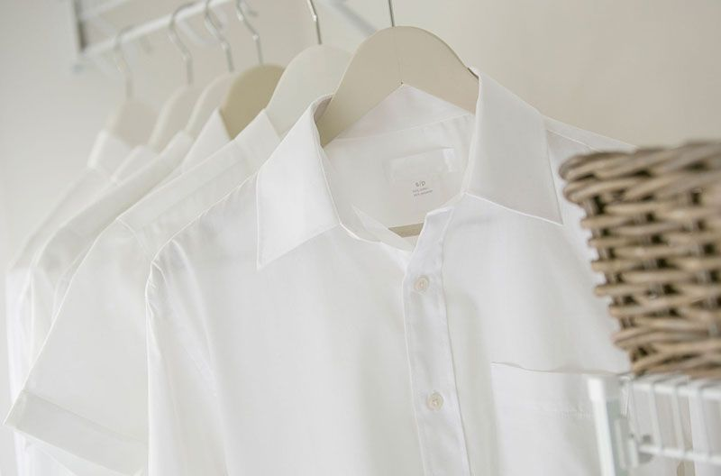 Mẹo bảo quản áo sơ mi trắng - Phơi phong khéo léo