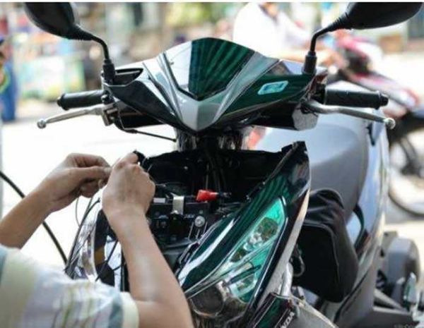 thay-binh-ac-quy-xe-airblade-terasu