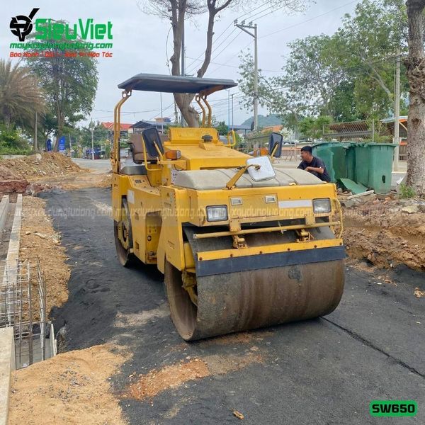 Cho thuê xe lu rung 7 tấn Sakai SW650