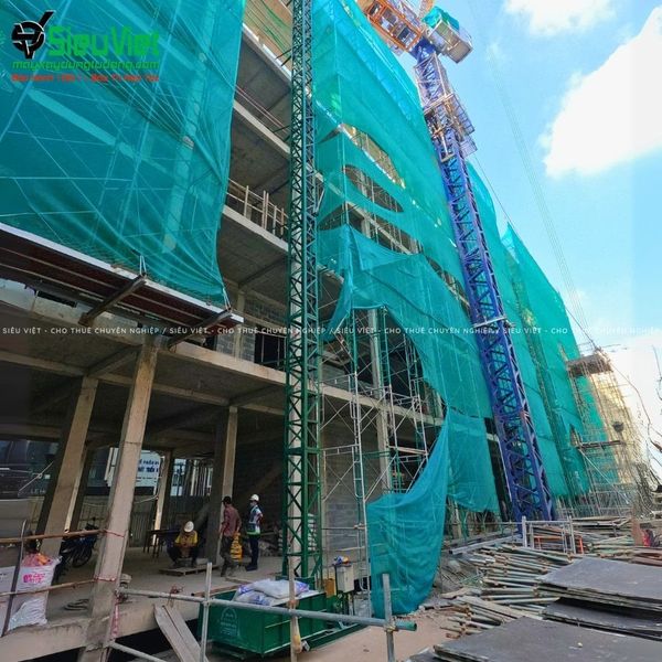 vận thăng nâng hàng