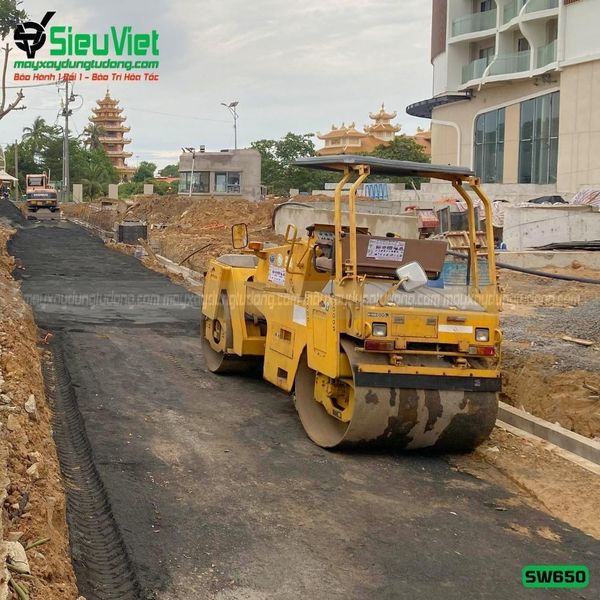 Cho thuê xe lu rung 7 tấn Sakai SW650