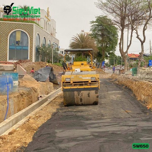 Cho thuê xe lu rung 7 tấn Sakai SW650