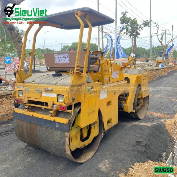 Cho thuê xe lu rung 7 tấn Sakai SW650