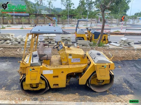 Cho thuê xe lu rung ngồi lái 7 tấn Sakai SW650