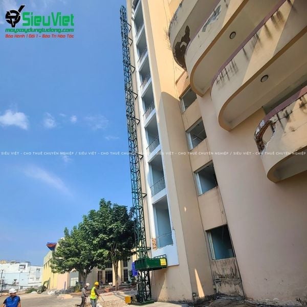 vận thăng nâng hàng