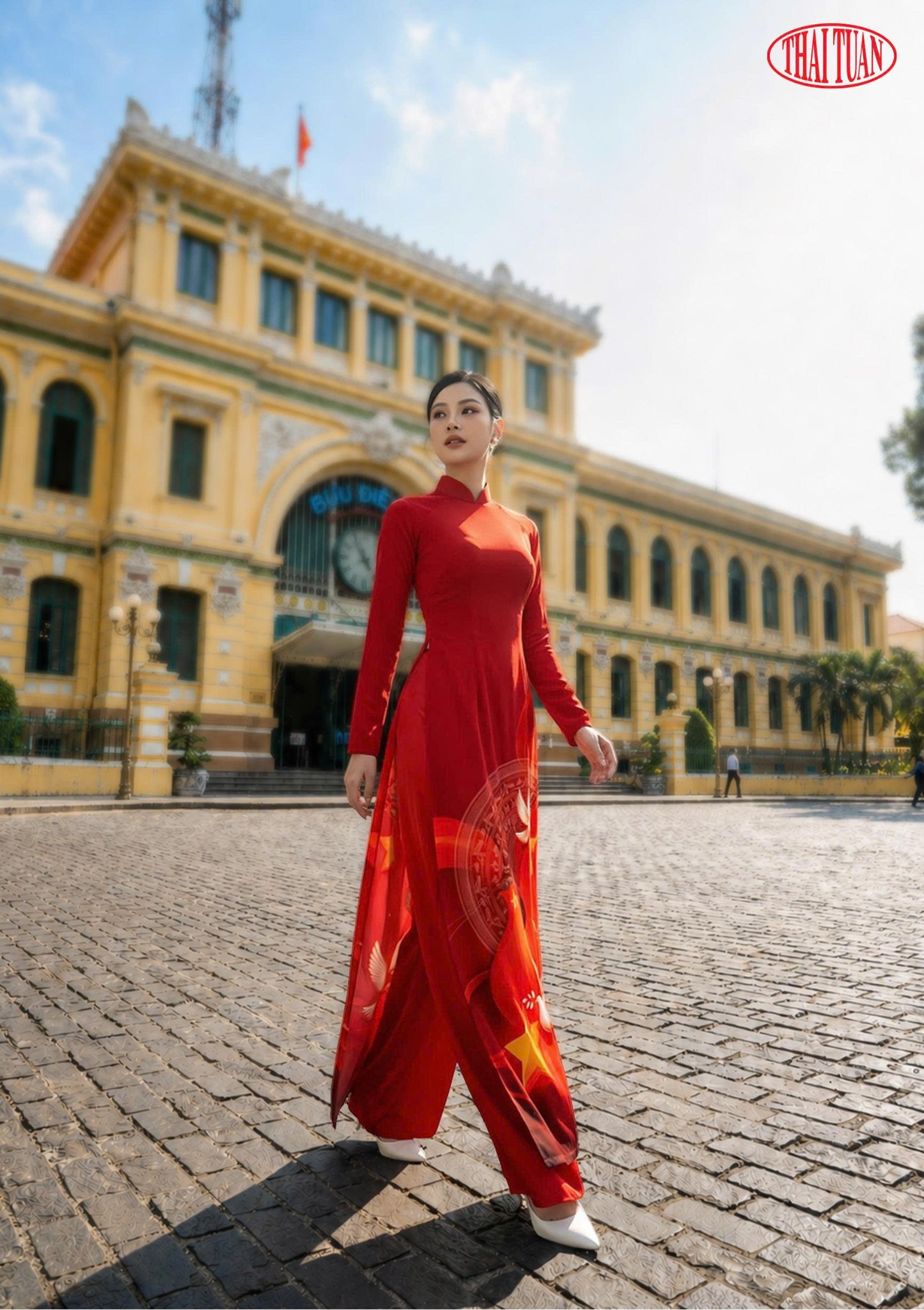 áo dài đỏ truyền thống Việt Nam