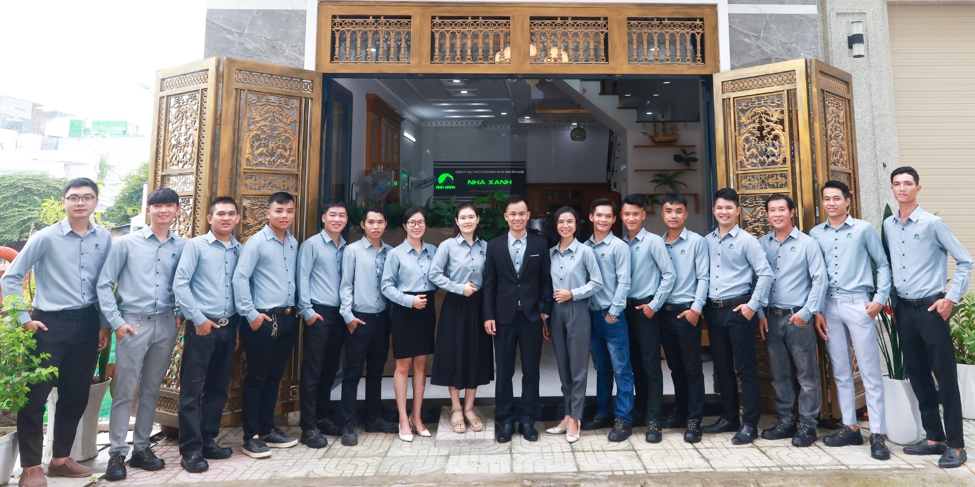 Ảnh tập thể cán bộ nhân viên công ty xây dựng nhaxanhcons