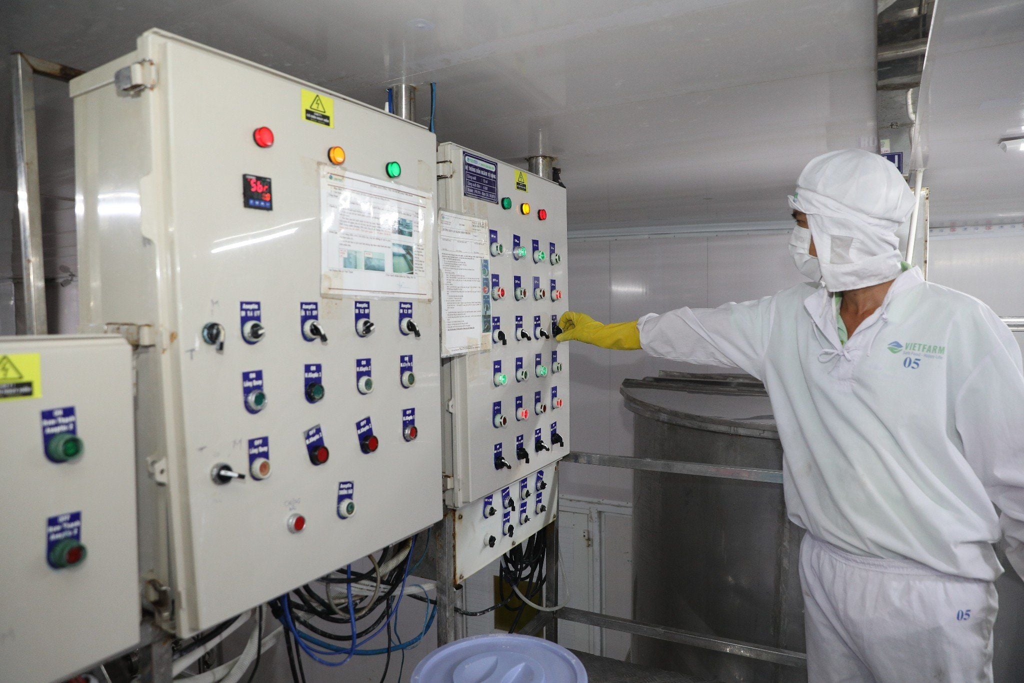 Toàn bộ quy trình sản xuất nha đam được kiểm soát qua hệ thống điều khiển trung tâm, giúp tối ưu hiệu quả sản xuất và bảo đảm an toàn vệ sinh thực phẩm.