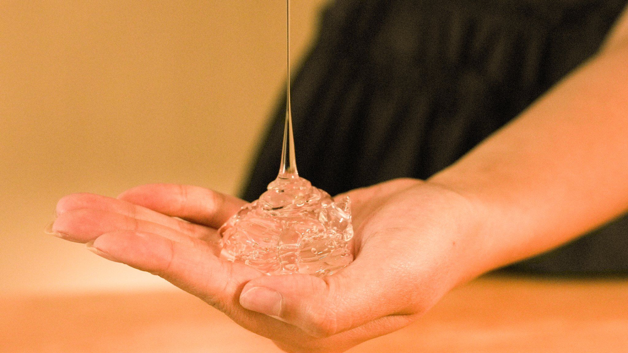 Gel nha đam có tác dụng phục hồi da bị tổn thương, giúp làm đẹp da, cải thiện tình trạng mụn.