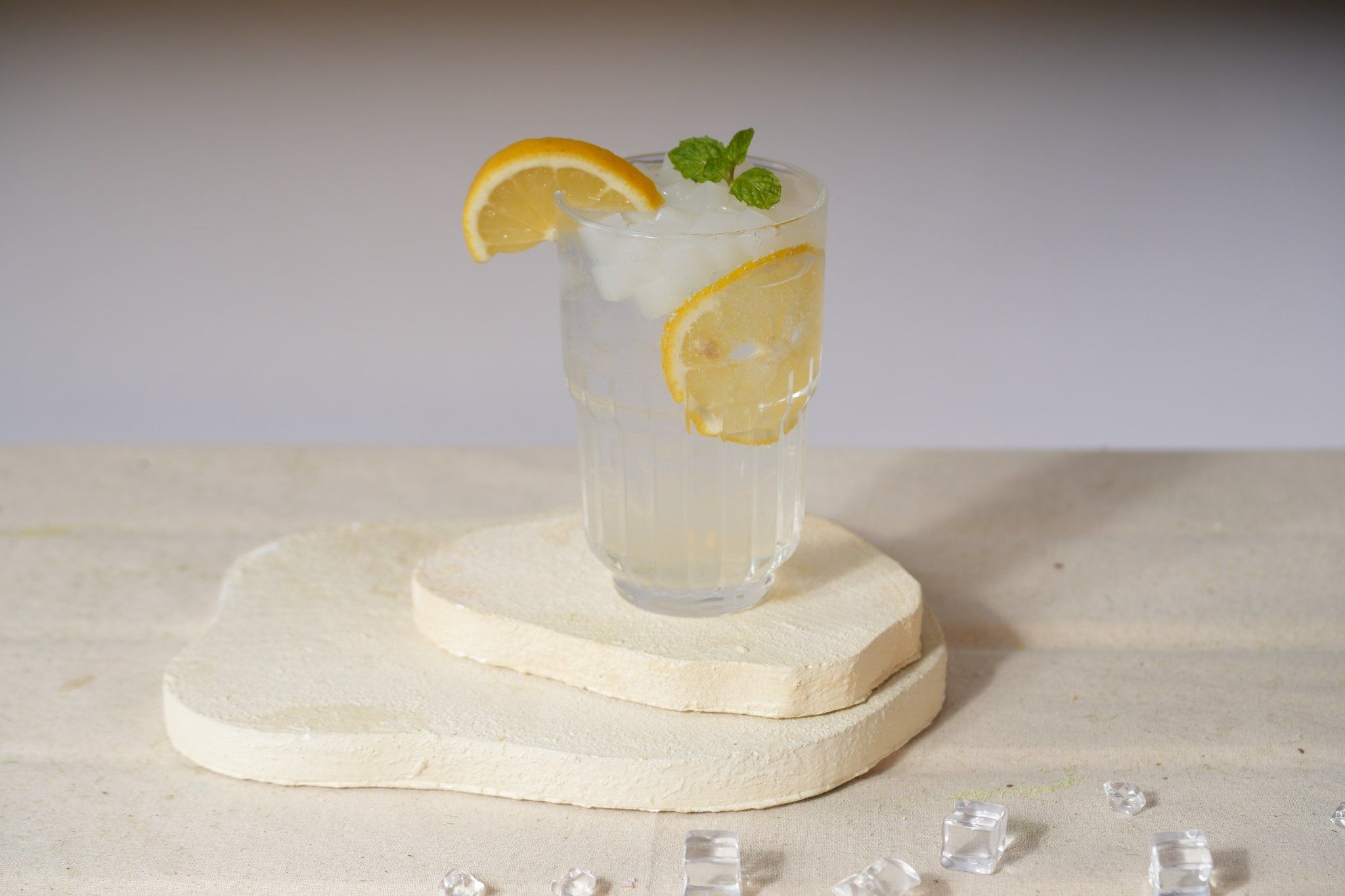 Thạch dừa thô giúp giải nhiệt và hỗ trợ sức khỏe.