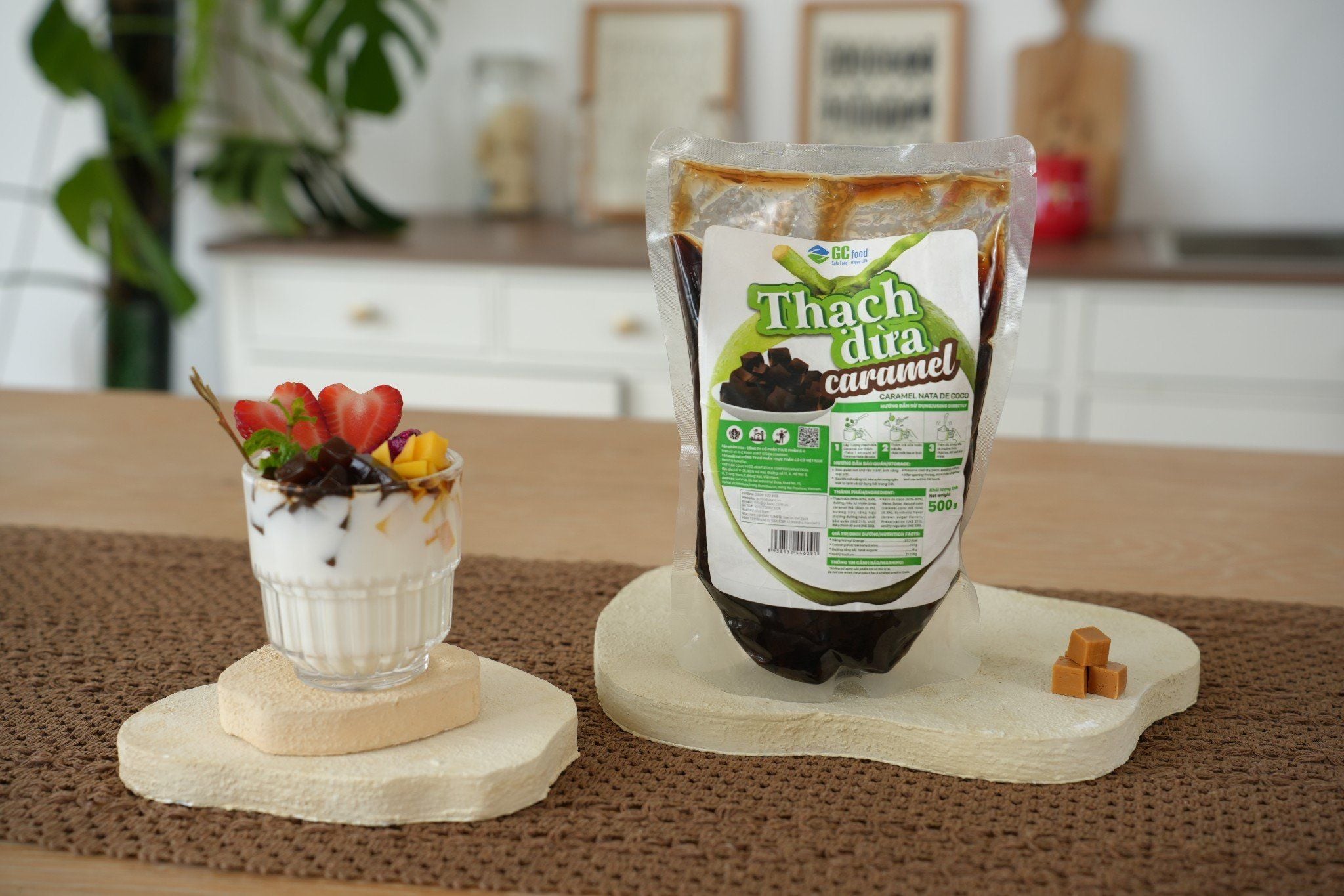 Topping thạch dừa GC Food với nhiều hương vị khác nhau giúp món chè hấp dẫn hơn.
