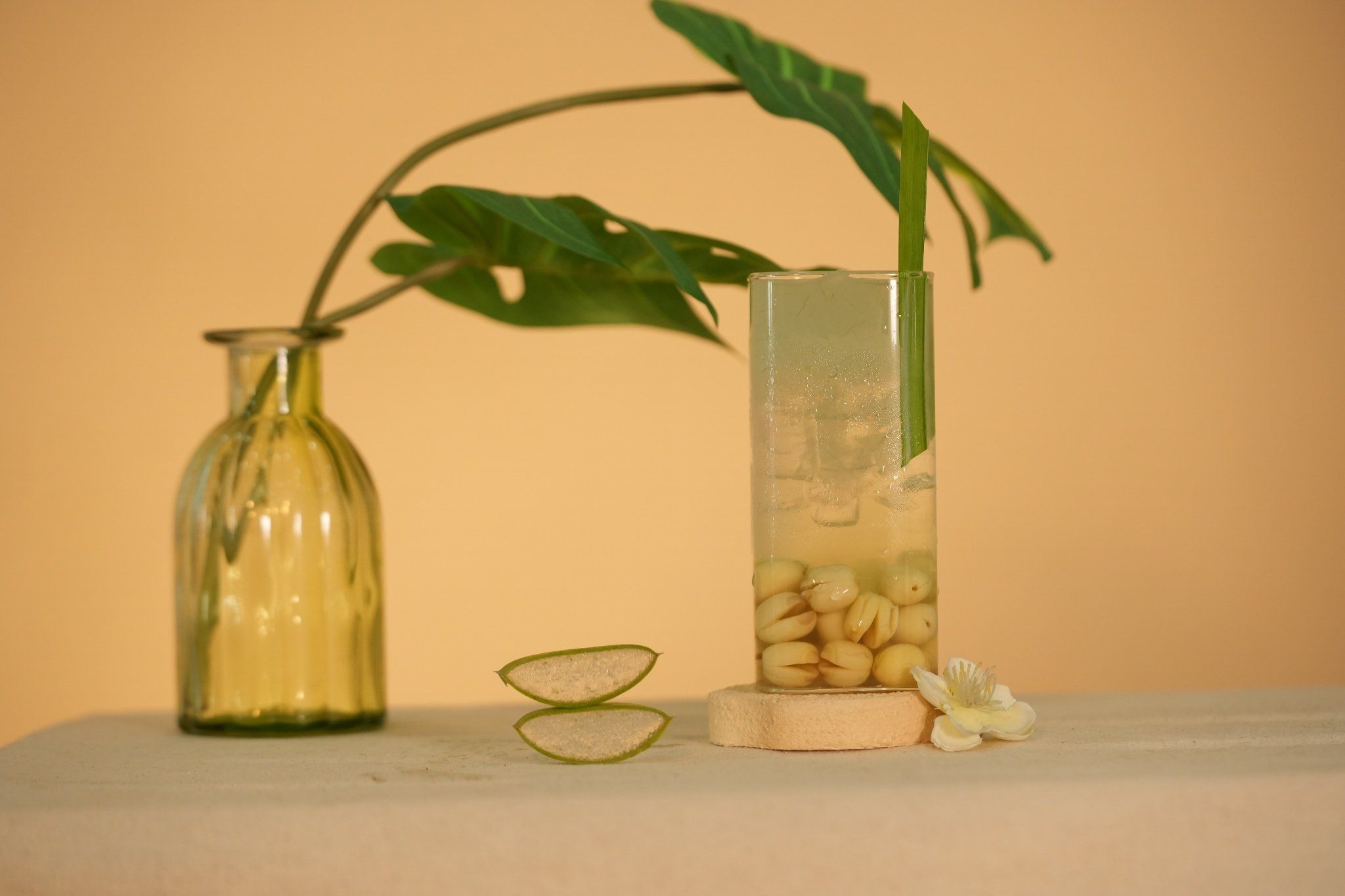 Cách nấu nha đam hạt chia và hạt sen thực tế không khó, nhưng yêu cầu giai đoạn chuẩn bị kỹ lưỡng.