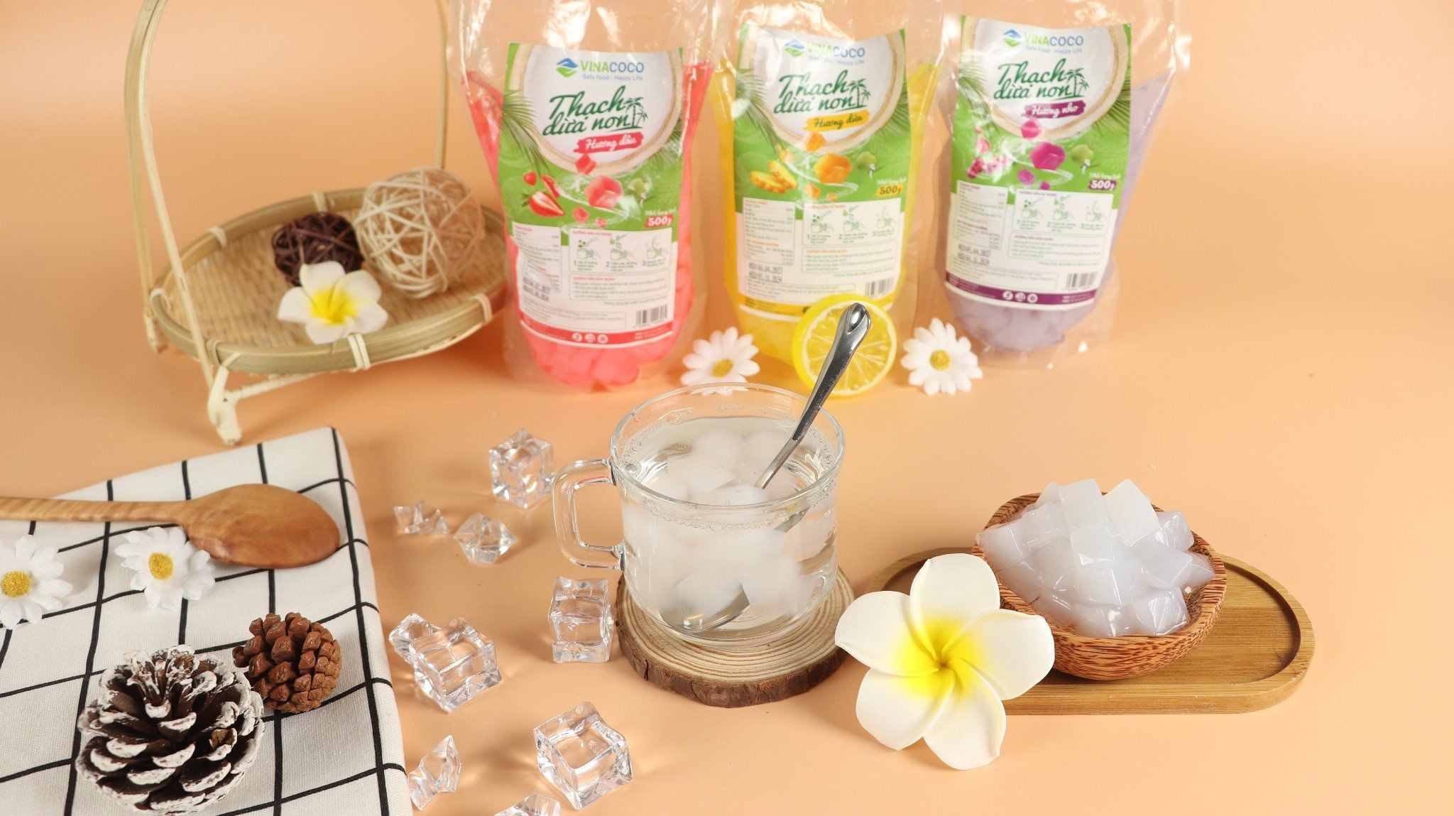 Thạch dừa GC Food được làm hoàn toàn từ nước dừa Bến Tre, vùng trồng dừa lớn nhất Việt Nam, đảm bảo nguồn nguyên liệu sạch.