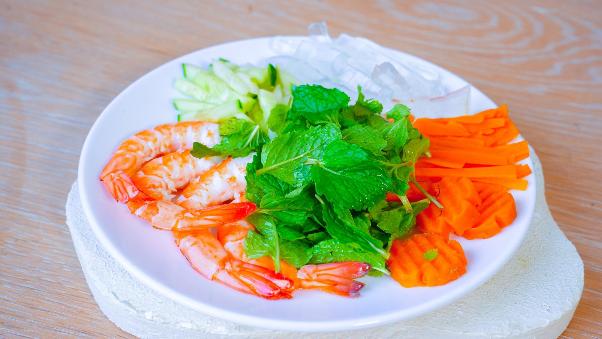 Nếu bạn muốn thử làm một món ăn mới lạ thì hãy thử gỏi nha đam, chắc chắn sẽ không làm bạn thất vọng.