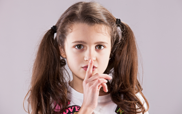 Trẻ ít giao tiếp xã hội gây hại cho não bộ