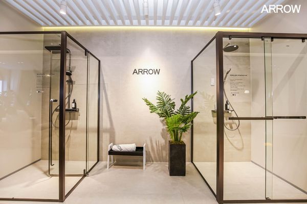 Không gian mẫu phòng tắm tại showroom Arrow