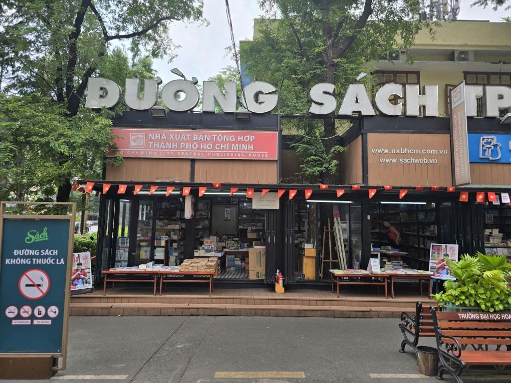 Đường Sách Nguyễn Văn Bình Quận 1