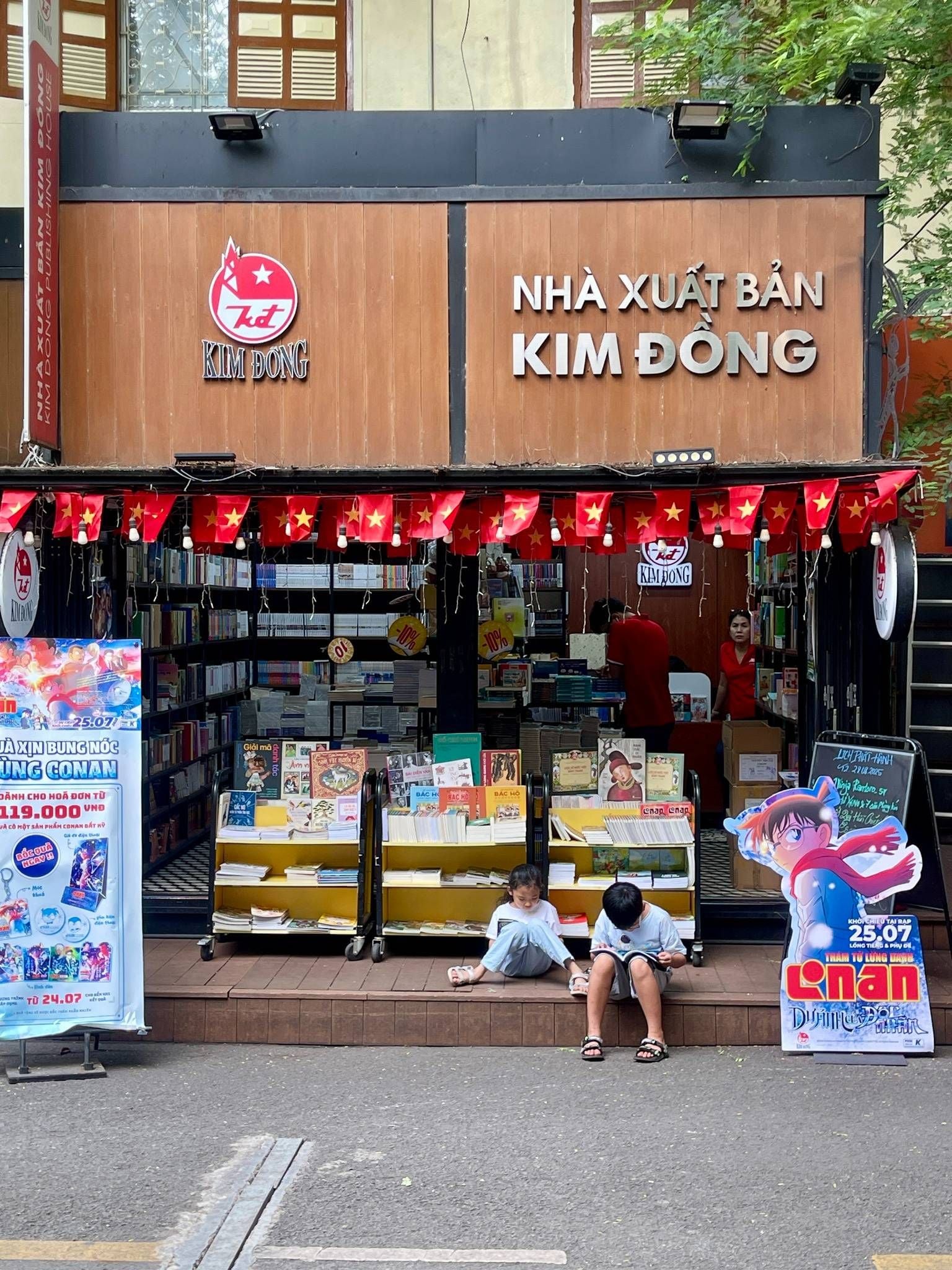 Nhà xuất bản Kim Đồng (thiếu nhi) tại đường sách Quận 1