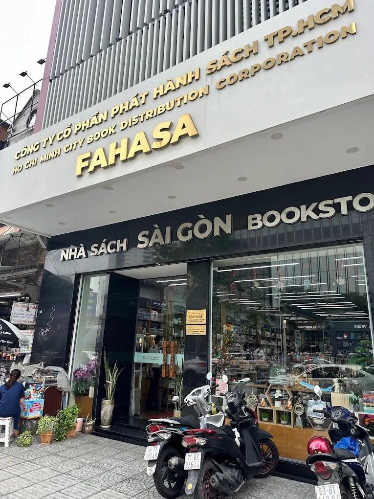Nhà sách FAHASA Sài Gòn tại 60–62 Lê Lợi, Quận 1