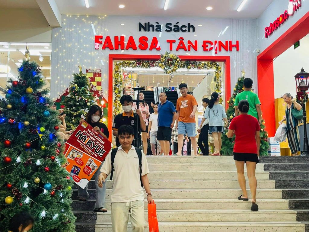 Nhà sách Fahasa Tân Định thuộc Phường Xuân Hoà