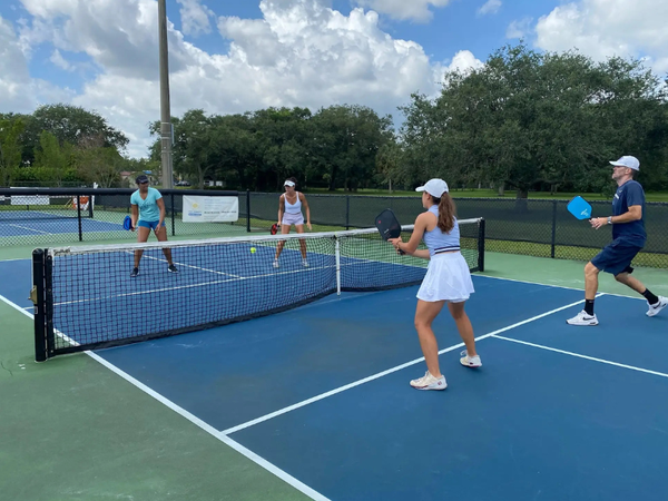 thoi-trang-khi-choi-pickleball-huong-dan-toan-dien-tu-a-z-cho-nguoi-moi-va-nguoi-choi-nang-cao