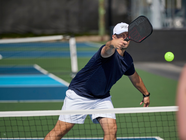 thoi-trang-khi-choi-pickleball-huong-dan-toan-dien-tu-a-z-cho-nguoi-moi-va-nguoi-choi-nang-cao
