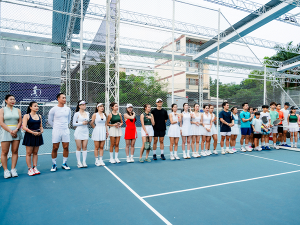 wilson-xmas-pickle-party-2025-khi-giang-sinh-gap-tinh-than-the-thao-tren-san-dau