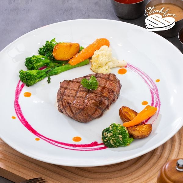 BECOME OUR STEAKAHOLIC