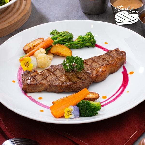 BECOME OUR STEAKAHOLIC