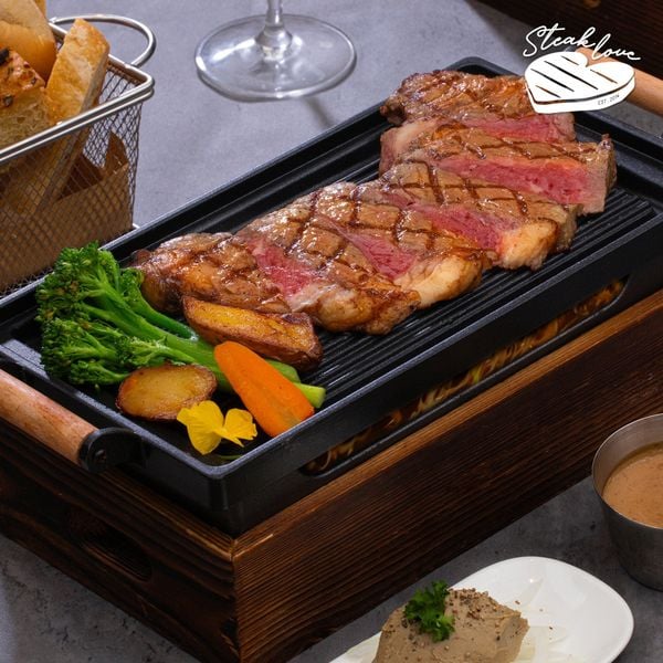 BECOME OUR STEAKAHOLIC